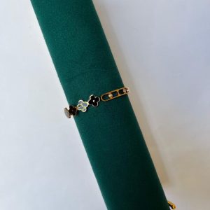 دستبند مدل گل مشکی و نگین 00354